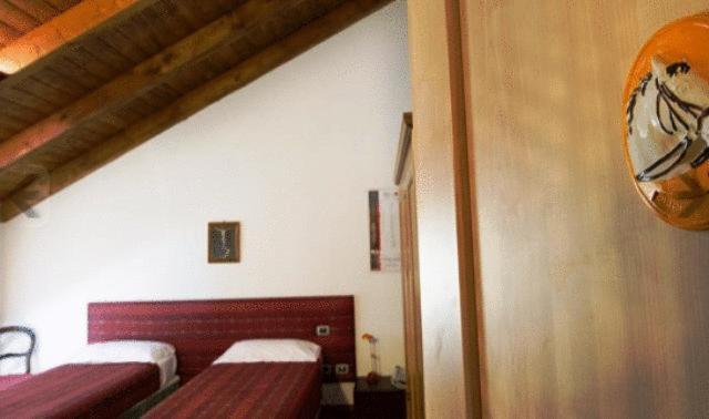 טורטונה Albergo Cavallino מראה חיצוני תמונה